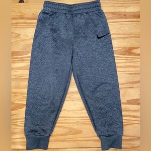 Nike Boys Size 4 Dark
Heather Grey Dri-FIT Tapered Joggers